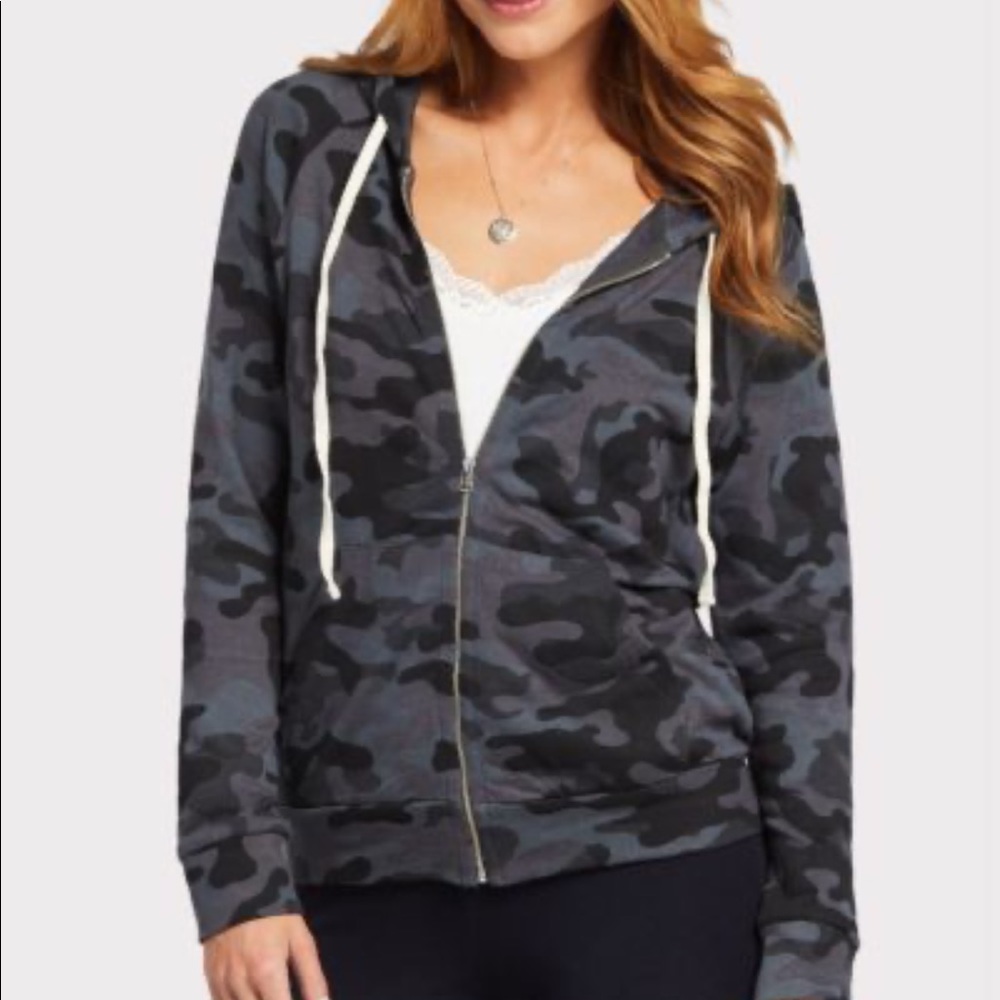 ISO camo sundry hoodie